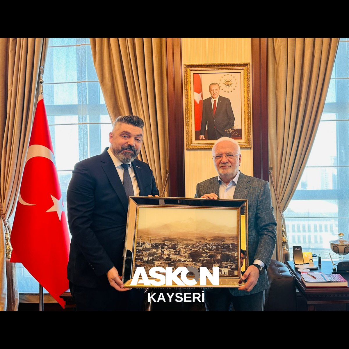 AK Parti Genel Başkan Vekili ve 64. Hükûmet Ekonomi Bakanı olarak görev yapan Mustafa Elitaş Bey'i makamında ziyaret ettik.
Nezaketleri ve güzel hizmetleri için teşekkür ederiz.