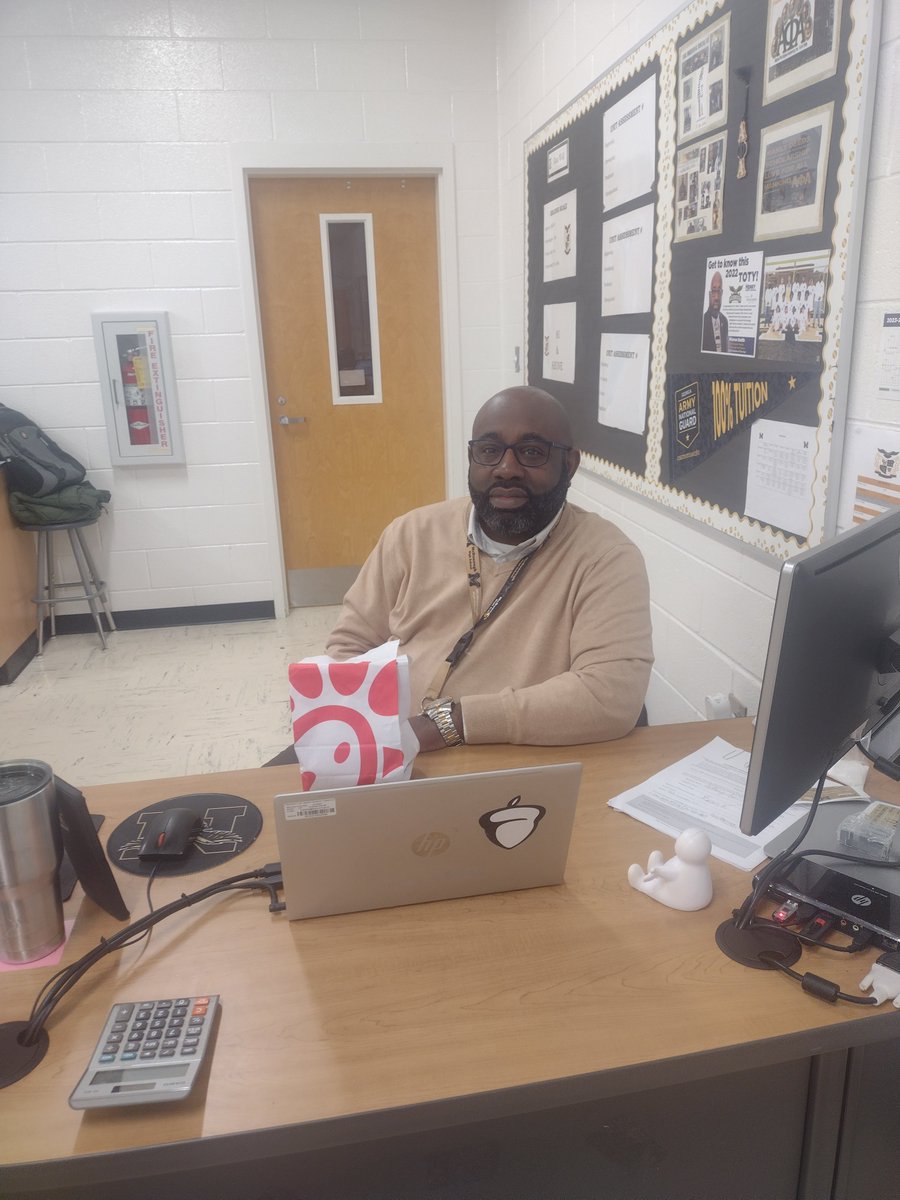Happy Monday! 
A huge Warhawk SHOUT-OUT to our OneGoal Summit Chaperones Mr. Smith & Ms. Lamar for their awesome, commitment, support and leader. Can't wait for the next college visit!
@OneGoalGraduate 
@MHS_WarHawks 
#PBIS
#TeacherThankingTeachers
#InterdisciplinaryCollaboration