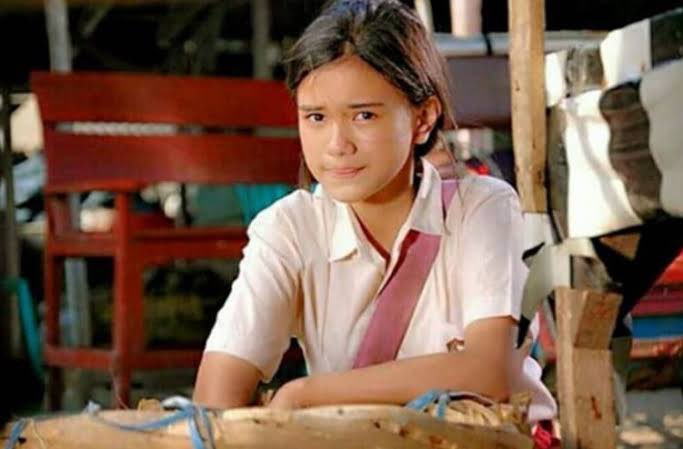 gilinganbesi's tweet photo. @convomfs Tau Audi Marissa pas dia masih jadi artis cilik di 2006, sinetron perdananya Syamsul &amp; Badriah. Gua yg saat itu baru kelas 1 SMK sempet berpaling ke Audi Marissa dari yang sebelumnya merhatiin Nikita Willy 🙏🏻 https://t.co/6OiodFaHTD