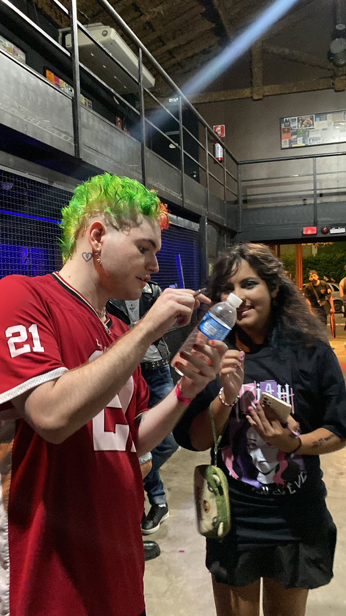 CentralTinn's tweet photo. O Tinn é uma pessoa incrível e super atenciosa com todos 🥹

Ele ficou no Hangar 110 após o encerramento da rockerZ para conseguir atender todos os fãs! Dedicou um tempo a cada um, conversando, tirando fotos e distribuindo autógrafos.

Nossa experiência ontem foi maravilhosa! https://t.co/RCxmD0Scb2