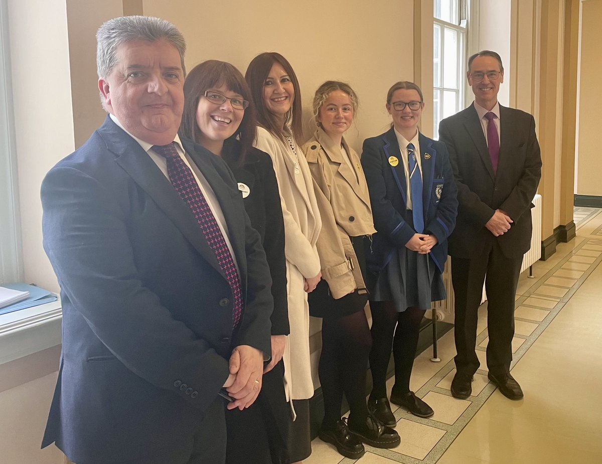 Great also for Lily and Stephanie to get to meet @DEpermsec and his @Education_NI senior team while we were at Stormont #SistersInClassof2024 @SistersIN_HQ