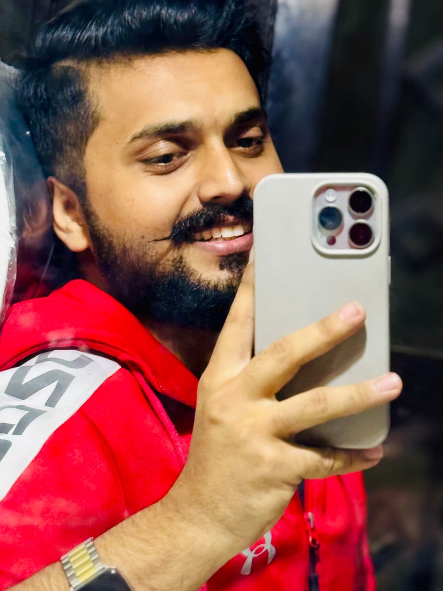 salmanalinasir's tweet photo. Behind Every Smile: Unseen Efforts &amp; Commitments!

It's a reflection of unseen struggles and relentless efforts. Behind every grin lies a story of commitment – to meet deadlines, to balance family and friends, and to excel in my professional life.

#staymotivated #amazontrainer https://t.co/a3WfvyRWwa