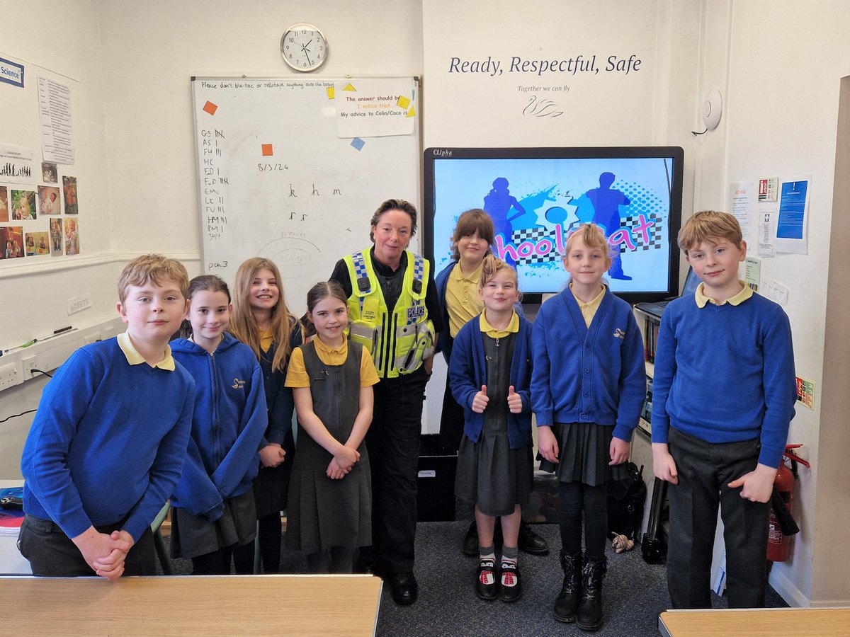 Cotswolds Schoolbeat Officer PC Davis was welcomed by the Year 5 & 6 pupils of Southrop Primary School last week. They learnt about cyberbullying, grooming,the difference between healthy and unhealthy relationships and how to communicate safely online. #Schoolbeat #LookCloser