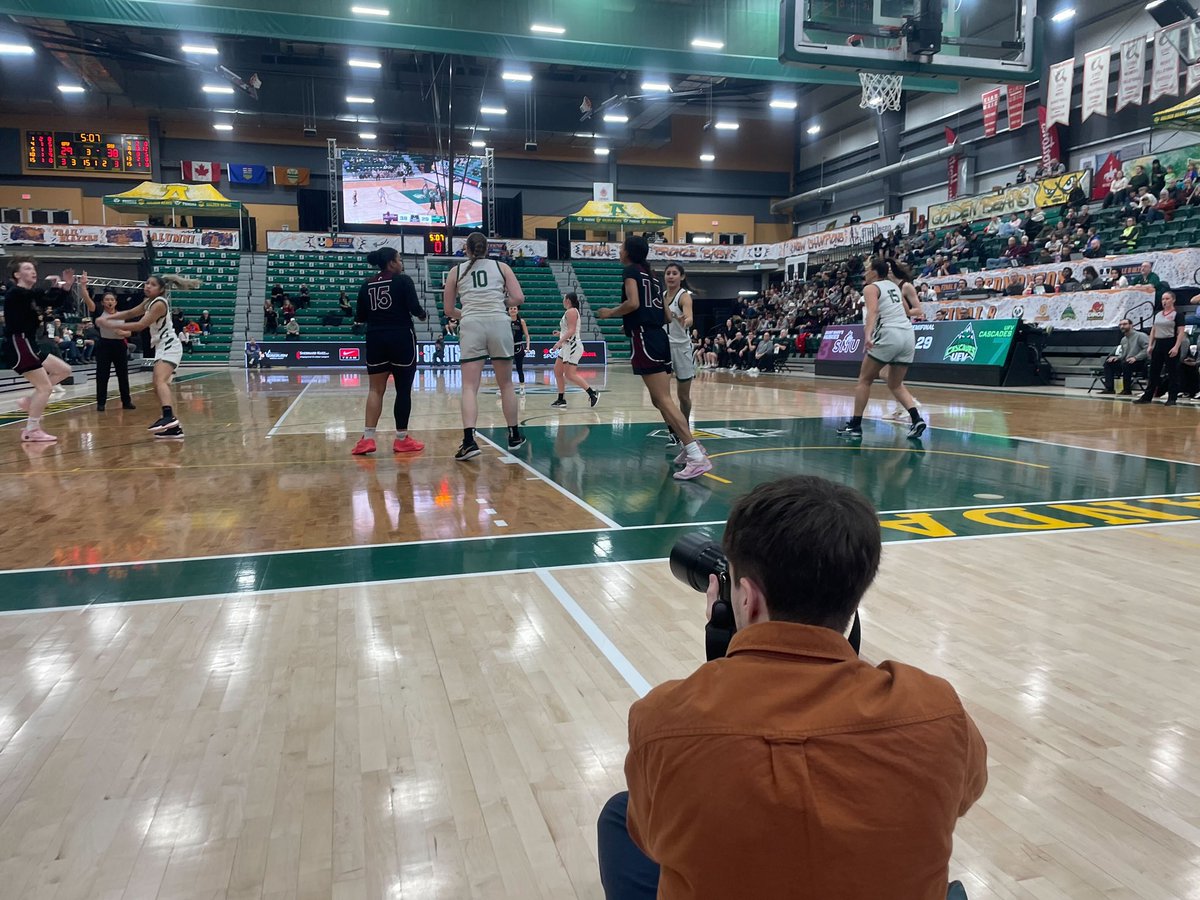 A behind-the-scenes look at @CharlatanSports covering the @CURavens winning the @USPORTSca women's basketball championship final @SavilleCentre in #Edmonton. Read the full coverage here: charlatan.ca/champions-carl…