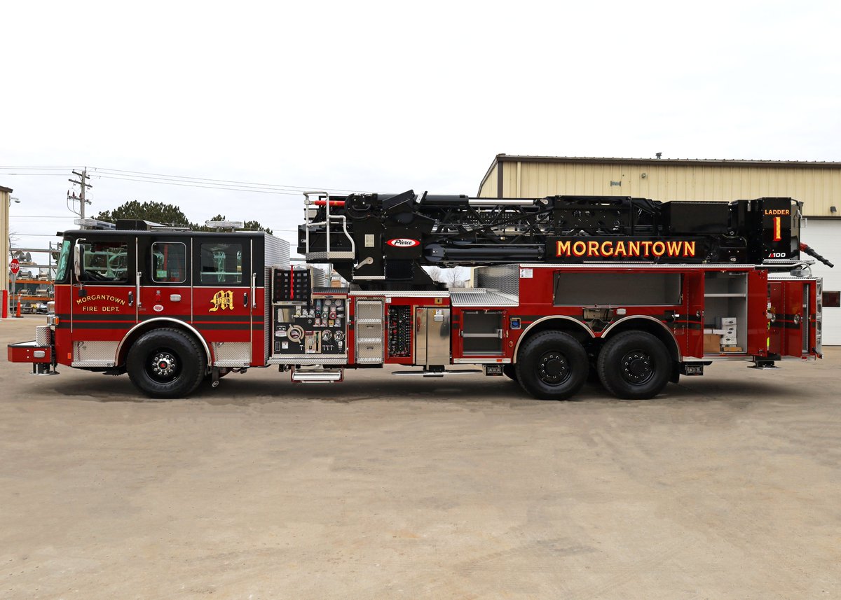 PierceMfg's tweet photo. This #MidMountMonday we are featuring Morgantown Fire Department!
This #Enforcer 100' #AscendantTower has a shortened wheelbase of 267” to fit in their downtown streets of #MorgantownWV.
#MidMountPlatform https://t.co/QERjr45FVY