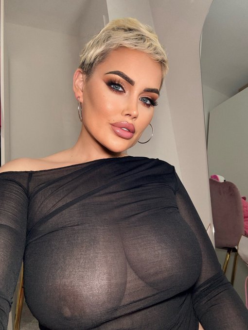 Is it too early for titty Tuesday? 😜 https://t.co/gHvsCpttSi