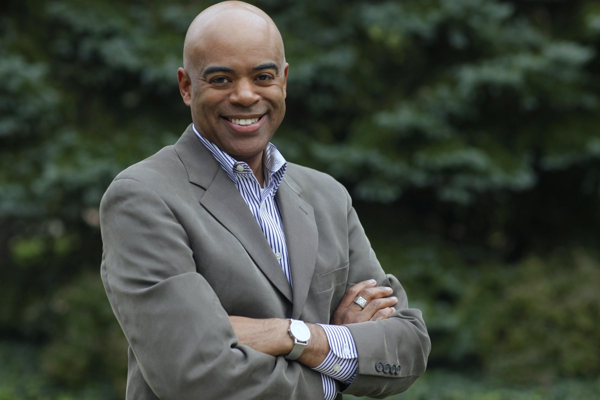 @LeagueOrch to honor Oberlin alumnus Lee Koonce '82 with the Gold Baton Award at the 2024 National Conference. Koonce has been recognized for his leadership in transforming the Gateways Music Festival  into an organization of national significance. 
PC: Jenn Manna
#oberlinalumni