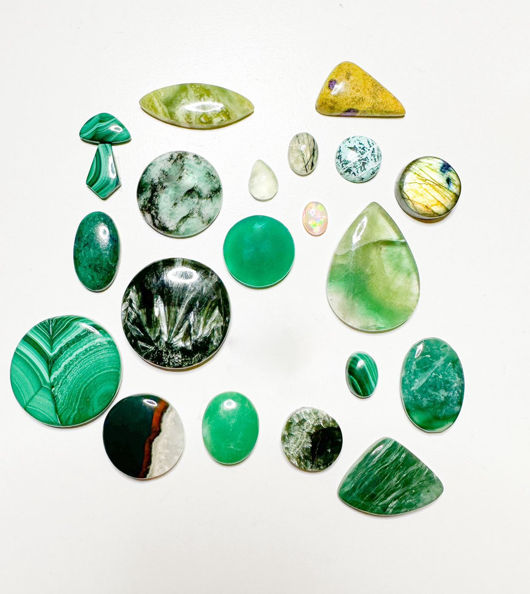 mildhippie's tweet photo. the crystals         🍀💚🌳         the pendants

“clover patch” collection coming Friday March 15th at 8pm eastern time <3 https://t.co/XJulvWemFO