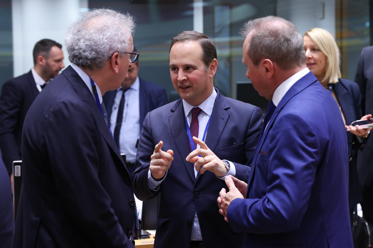 #Eurogroup | 🇪🇺 Finance and Economy Ministers of the Eurogroup are today discussing 👇 ➡️ Macroeconomic developments ➡️ Fiscal policy orientation for 2025 ➡️ Future of the Capital Markets Union @F__Medina Minister for @pt_financas represents 🇵🇹