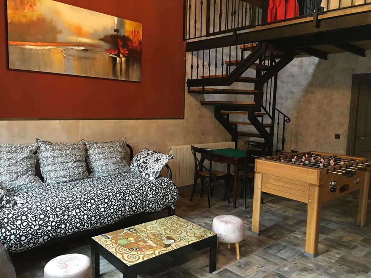 FotoAlquilercom's tweet photo. #Valladolid Disfruta de la tranquilidad rural en nuestra #CasaRural de lujo! Con 8 habitaciones, cocina equipada, salón con chimenea, y un patio con barbacoa y #piscinaprivada. Ideal para #gruposgrandes.
https://t.co/L4ZrFRlDUR
 #CasaRural #Vacaciones #Fotoalquiler https://t.co/8j49SI4esI
