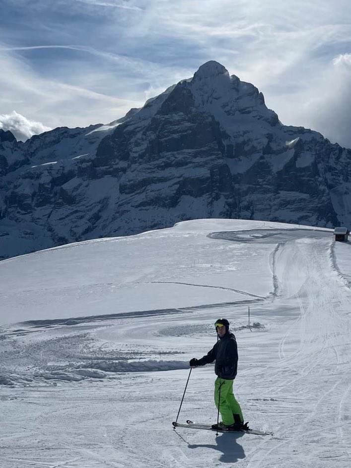 Ringbtw's tweet image. Long weekend skiing in Switzerland 🇨🇭

Leaving Düsseldorf airport now- till next Wednesday 🤝