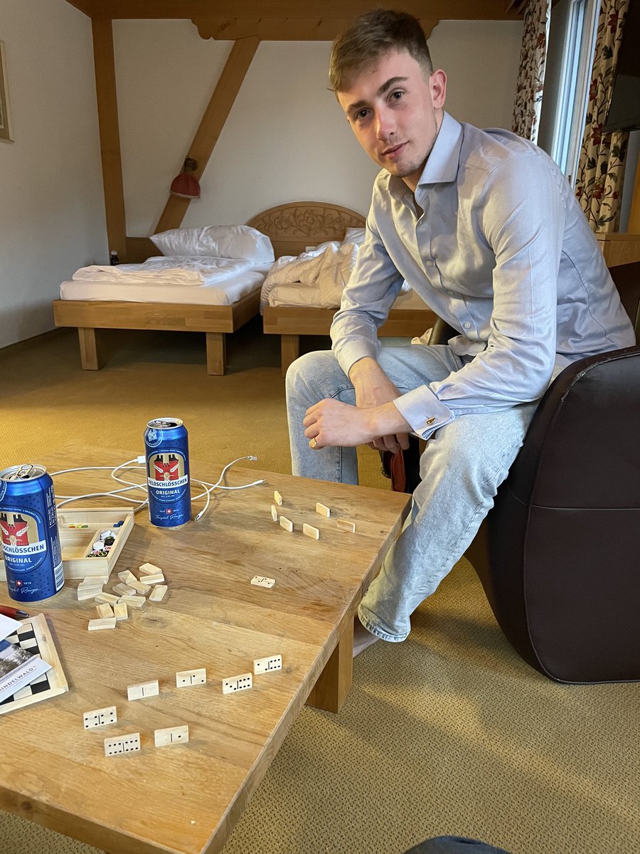 Ringbtw's tweet image. Long weekend skiing in Switzerland 🇨🇭

Leaving Düsseldorf airport now- till next Wednesday 🤝