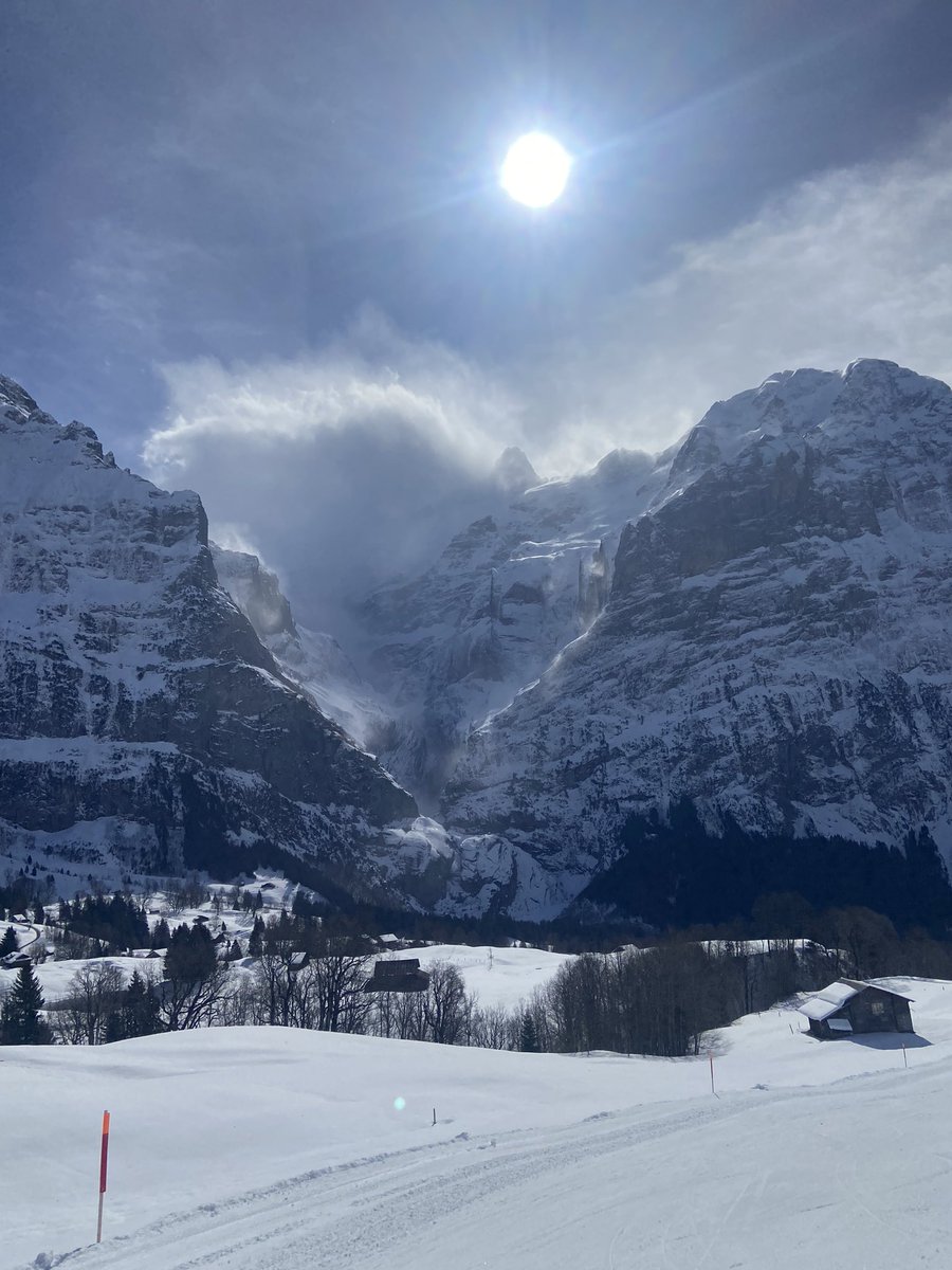 Ringbtw's tweet image. Long weekend skiing in Switzerland 🇨🇭

Leaving Düsseldorf airport now- till next Wednesday 🤝