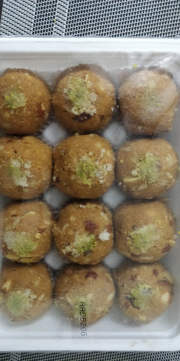 KulbhushanAlok's tweet image. @deepigoyal @zomatocare @jagograhakjago
Sir, I paid Rs 420 for stale fungus infested Besan Laddus and got a refund of Rs 174 only. This resolution is not to my satisfaction. 
I made a mistake by renewing Gold.
Is this resolution fair to customers??