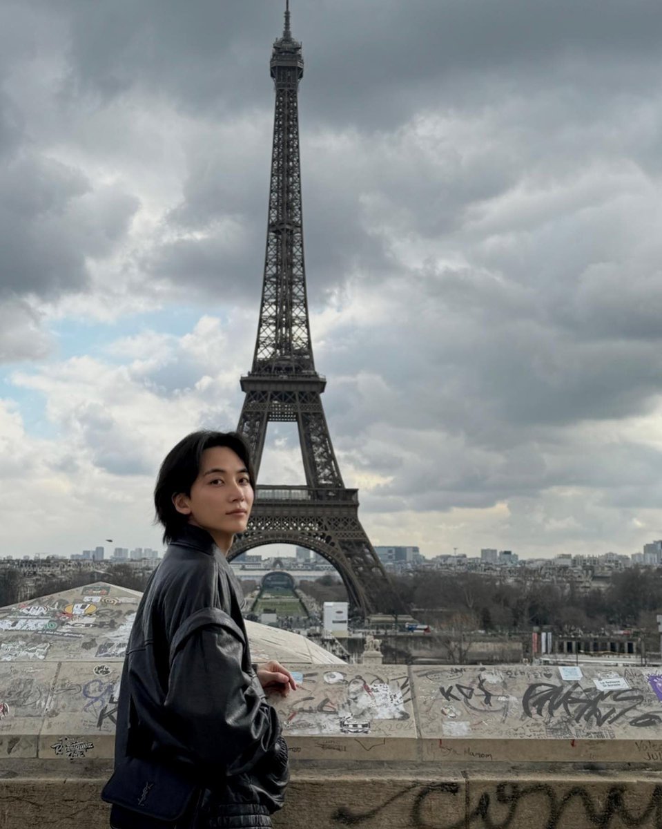 jeonghatni's tweet photo. Capturing the magic of the City of Love, I took a photo at the Eiffel Tower, where every pixel whispers tales of romance and dreams beneath the Parisian sky
ㅤㅤㅤㅤㅤㅤㅤㅤ https://t.co/ofgg2cryyF