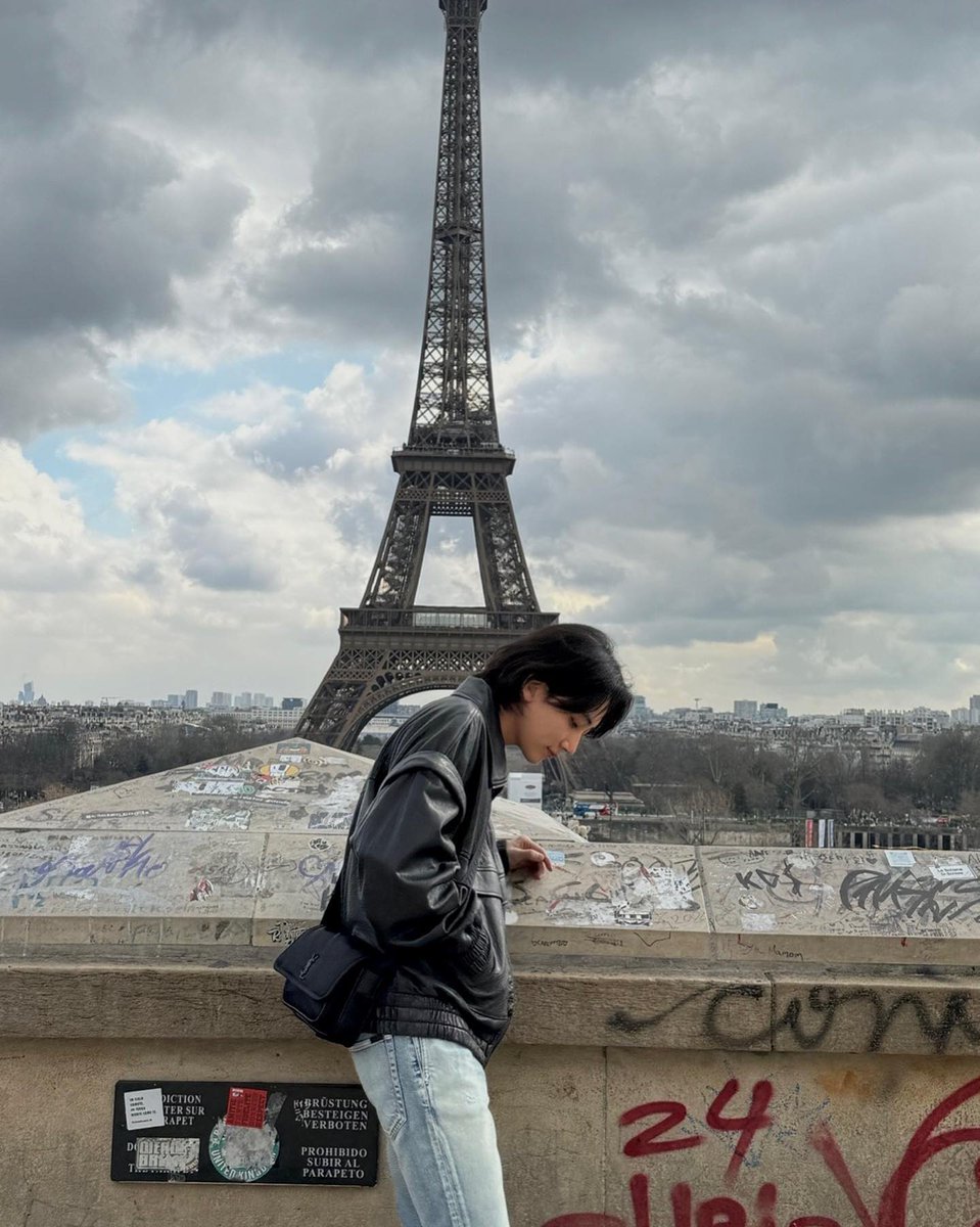 jeonghatni's tweet photo. Capturing the magic of the City of Love, I took a photo at the Eiffel Tower, where every pixel whispers tales of romance and dreams beneath the Parisian sky
ㅤㅤㅤㅤㅤㅤㅤㅤ https://t.co/ofgg2cryyF