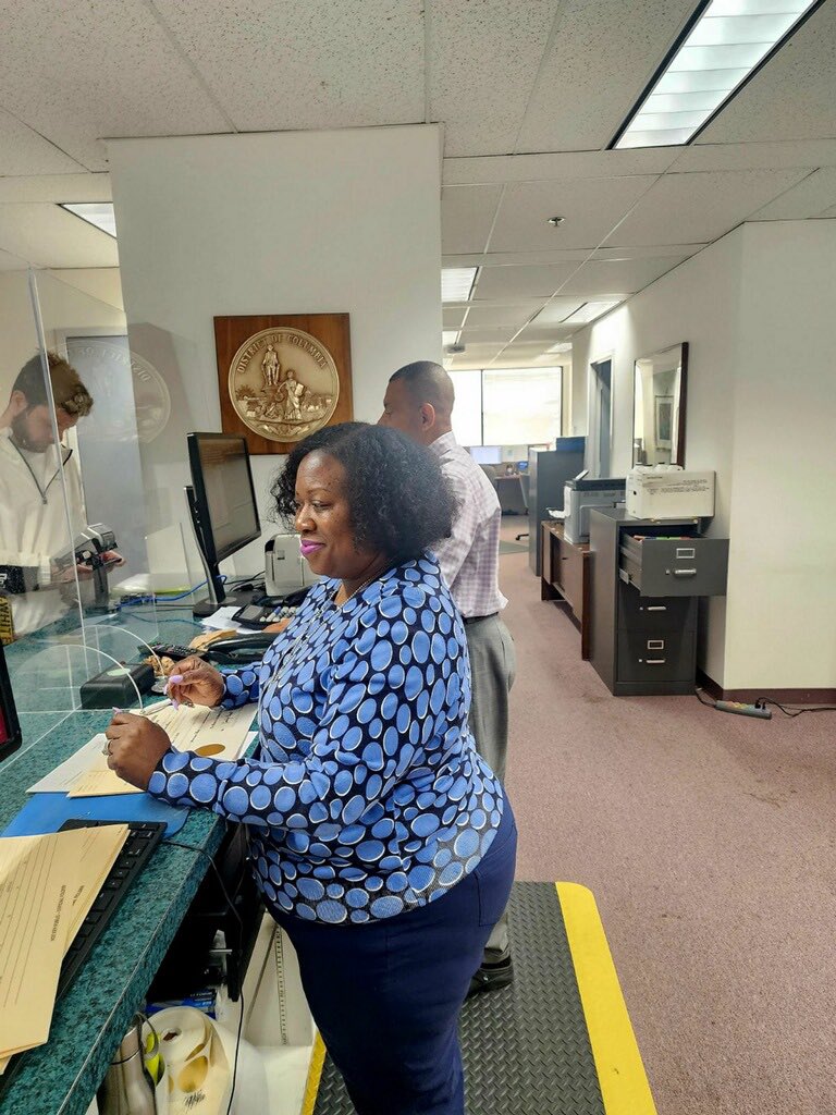 SecretaryofDC's tweet image. I couldn&apos;t be more proud of my team in the Office of Notary Commissions and Authentications. Each week, this team authenticates hundreds of documents, conducts training sessions, and commissions District residents as notaries public. #TeamOS #WeAreDC
