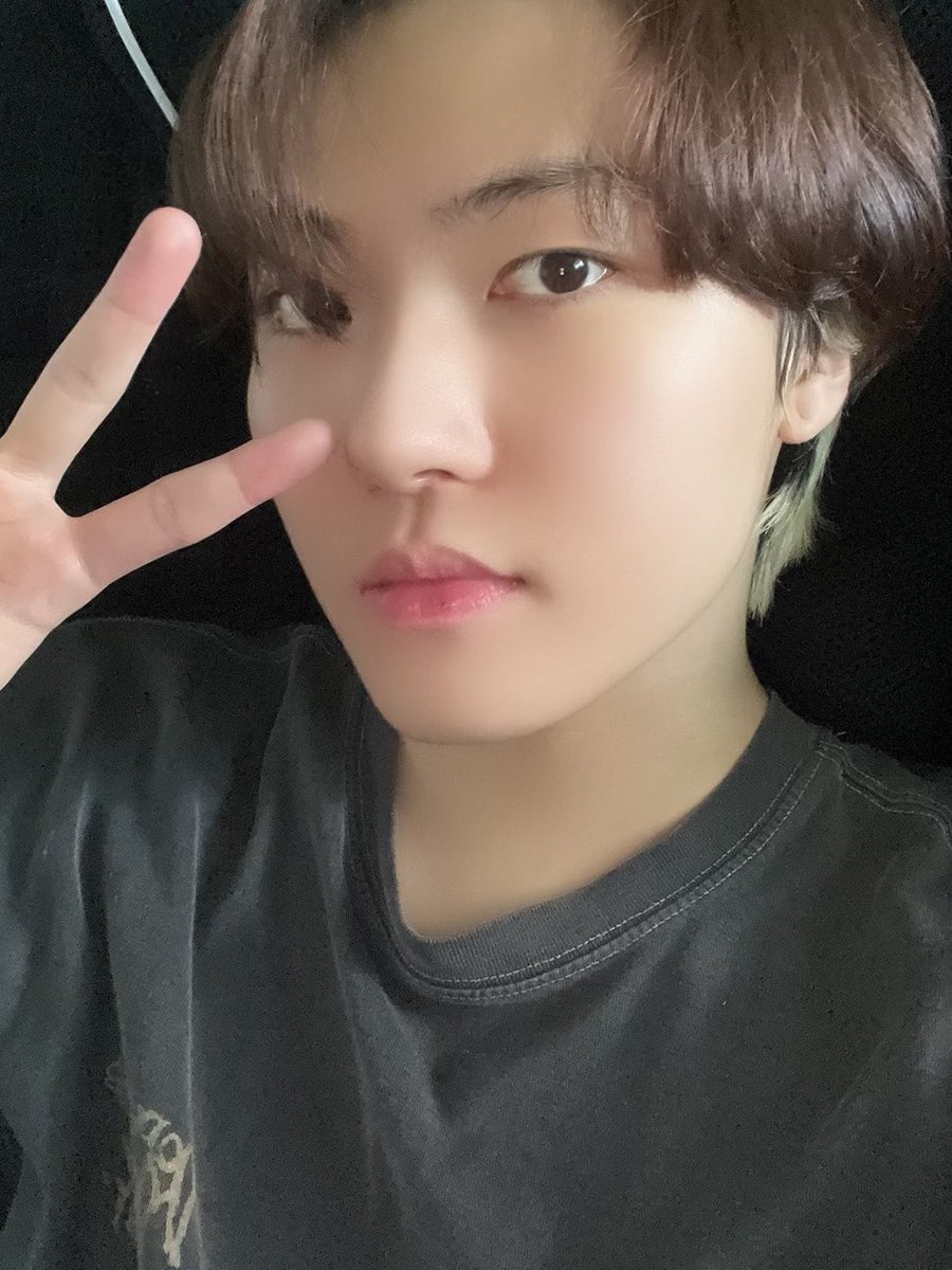 xikers_official's tweet photo. [#정훈] 얘들아 파이팅 🖐We Don’t Stop🖐
#xikers #싸이커스 https://t.co/o3OMU8RDf7