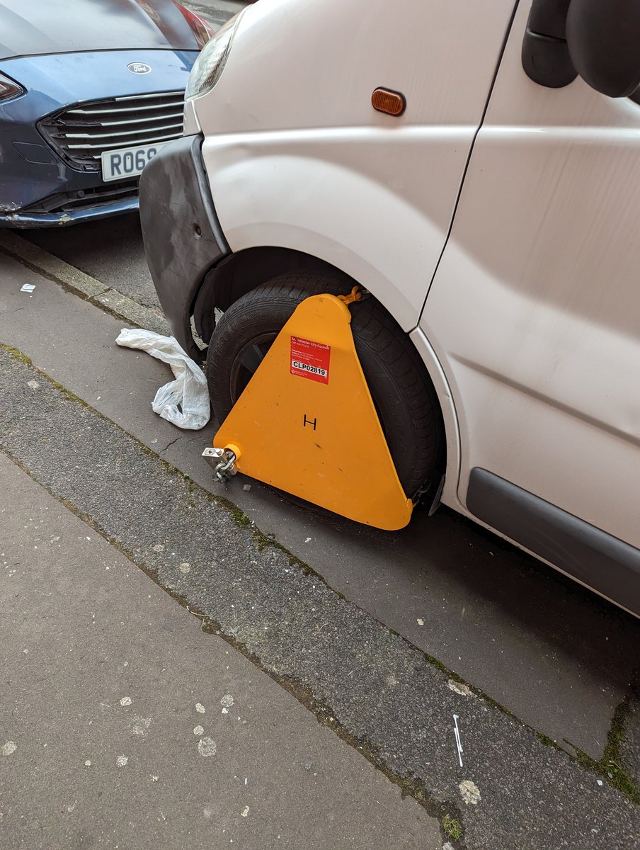 Day of Action in partnership with @GMPGorton Neighbourhood Compliance Team & the Traffic enforcement team(NSL), primarily to address traffic related issues. !!Untaxed vehicle identified and clamped!! @CllrJulieReid @JohnHughes55 @GortonLevensINT