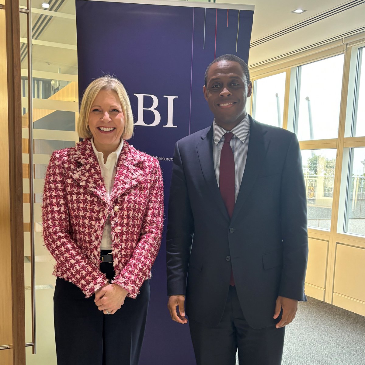 Great to welcome Economic Secretary to the Treasury, @BimAfolami, to the ABI for a discussion on pensions. Thanks to @EntForumUK for organising.