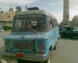هاي السيارة اسمها بالوني
كنت وسيلة النقل الاولى في المحافظات المتطورة
وهسه الاوباما والجارجر تشتغل تكسي 
والبعثي والعبثي يكول ايباه على ذاك الزمن .
زمن وكيلات الامن والرفيقات 
والكيبلات