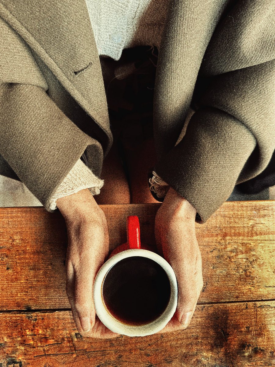 Bütün hikâyeler, ellerin de hikâyesidir — toplayan, dengeleyen, işaret eden, birleştiren, yoğuran..”