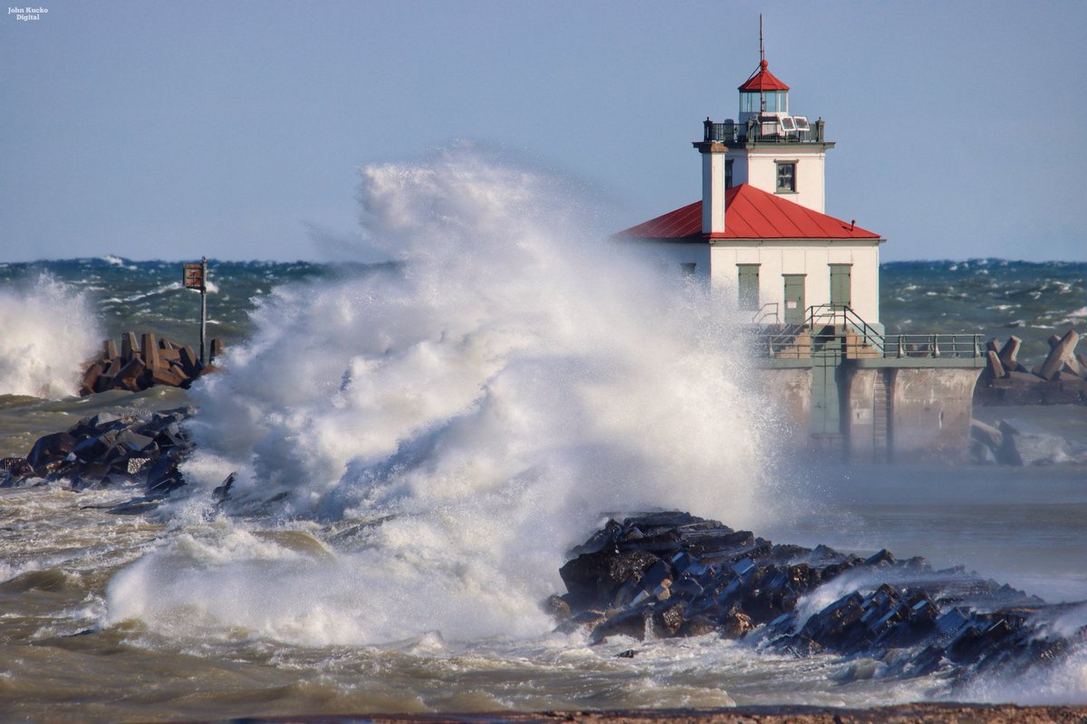 Beauty and the Beast: Wind whipped along Lake Ontario in Oswego, NY today. @JimTeskeNC9 @spann @wxbywilliams @alroker @JimCantore @StephanieAbrams @StormHour