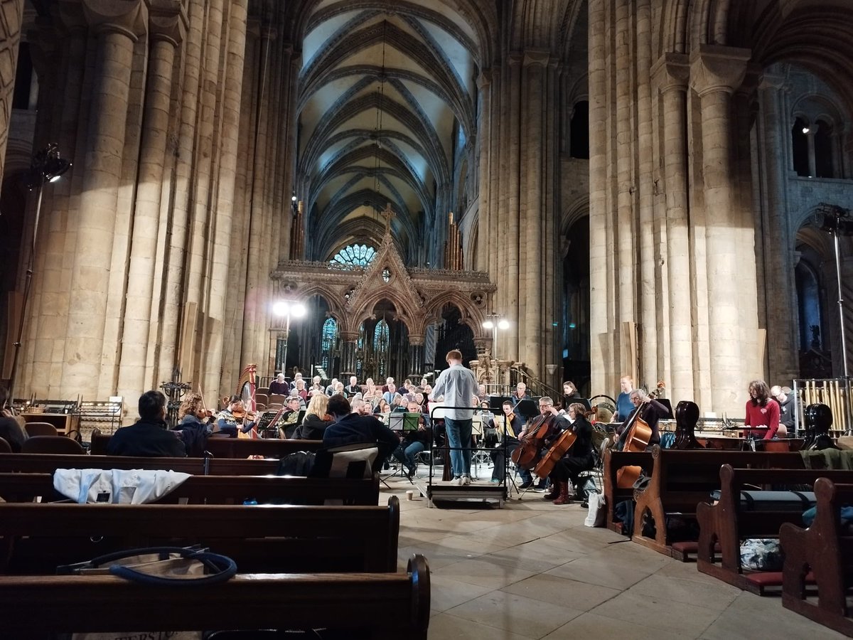 An amazing weekend with @DurhamSingers in @durhamcathedral. RVW - Dona Nobis Pacem, Bernstein - Chichester Psalms and @Oli_Tarney Canticle of Elizabeth (WP). Expertly joined by @newcastlesings Youth Choir for the treble solo in the Bernstein.