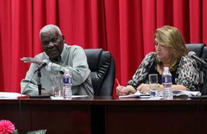 Encabezó Esteban Lazo visita parlamentaria a #SanctiSpíritus, en la que reconoció el potencial de esa provincia para elevar el bienestar de la población.
#EstaEsLaRevolución 
#CreaTuFelicidad