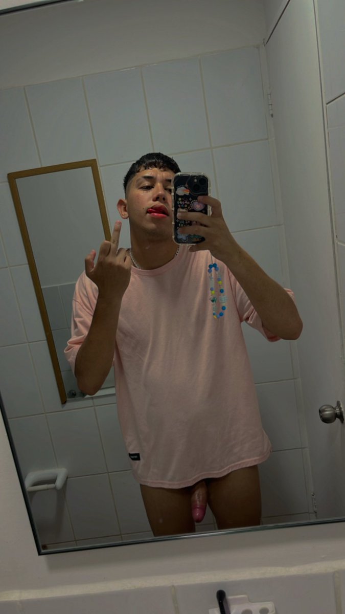 nickialej's tweet photo. La tengo rosadita https://t.co/kJEU2h52HE