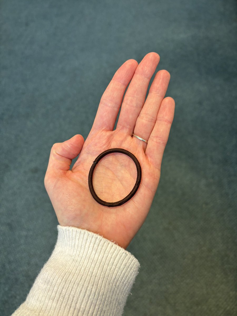 FranjaProsenc's tweet photo. A few months ago I started noticing a peculiar #contaminant in the environment. I see several of these on the floor every week. Today, I started to collect them. This is my first one. Follow my journey as I pick up every hair tie I pass.

#hairtie #hairband #PlasticPollution https://t.co/5y5TZgHed9