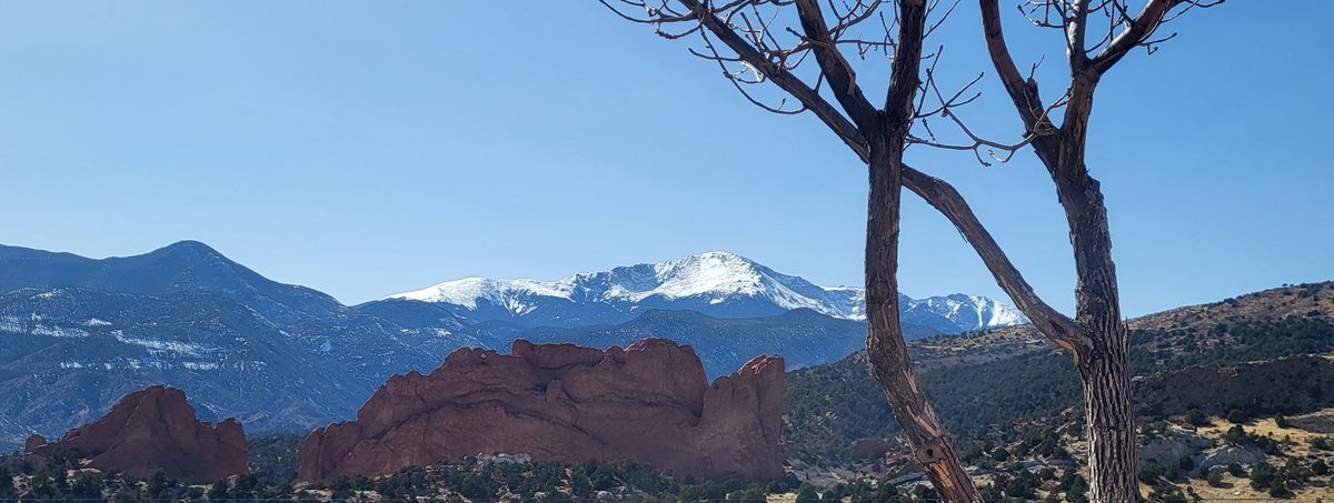 Beautiful day to you all from Colorful Colorado with love ❤️ #beautiful #sky over #PikesPeak #Colorado 💙🗻🌲 #NaturePhotography