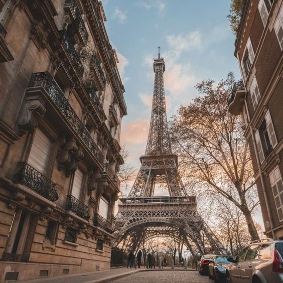 Valentinalondou's tweet photo. Me causa mucha gracia el nombre de la bebé de Maluma porque es como:

París                /             Londoño Gómez https://t.co/cBxKOlXu2W