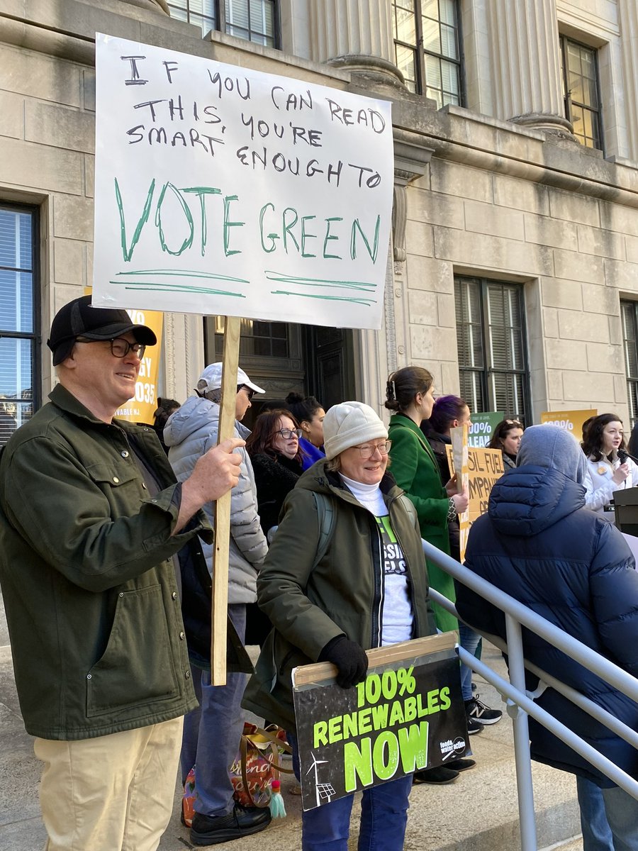Great turnout from across the state, environmental advocates, drs & public health, labor & workers, young people, & justice leaders calling for 100% Clean Energy by 2035!  TY— get it done @WayneDeAngelo1 & @D17Senator! #UnionJobs #CleanEnergyForAll #ClimateAction #HealthyFamilies