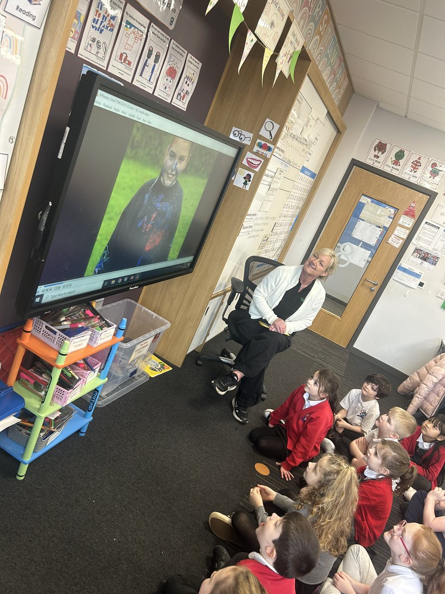 Absolutely delighted to have Lynda from @WellFedScotland come to visit primary 3 today to talk to us about how they help the local community as part of our topic. We loved hearing about all the amazing work they do. Thank you for visiting @ClydePrimary Lynda! ⭐️❤️