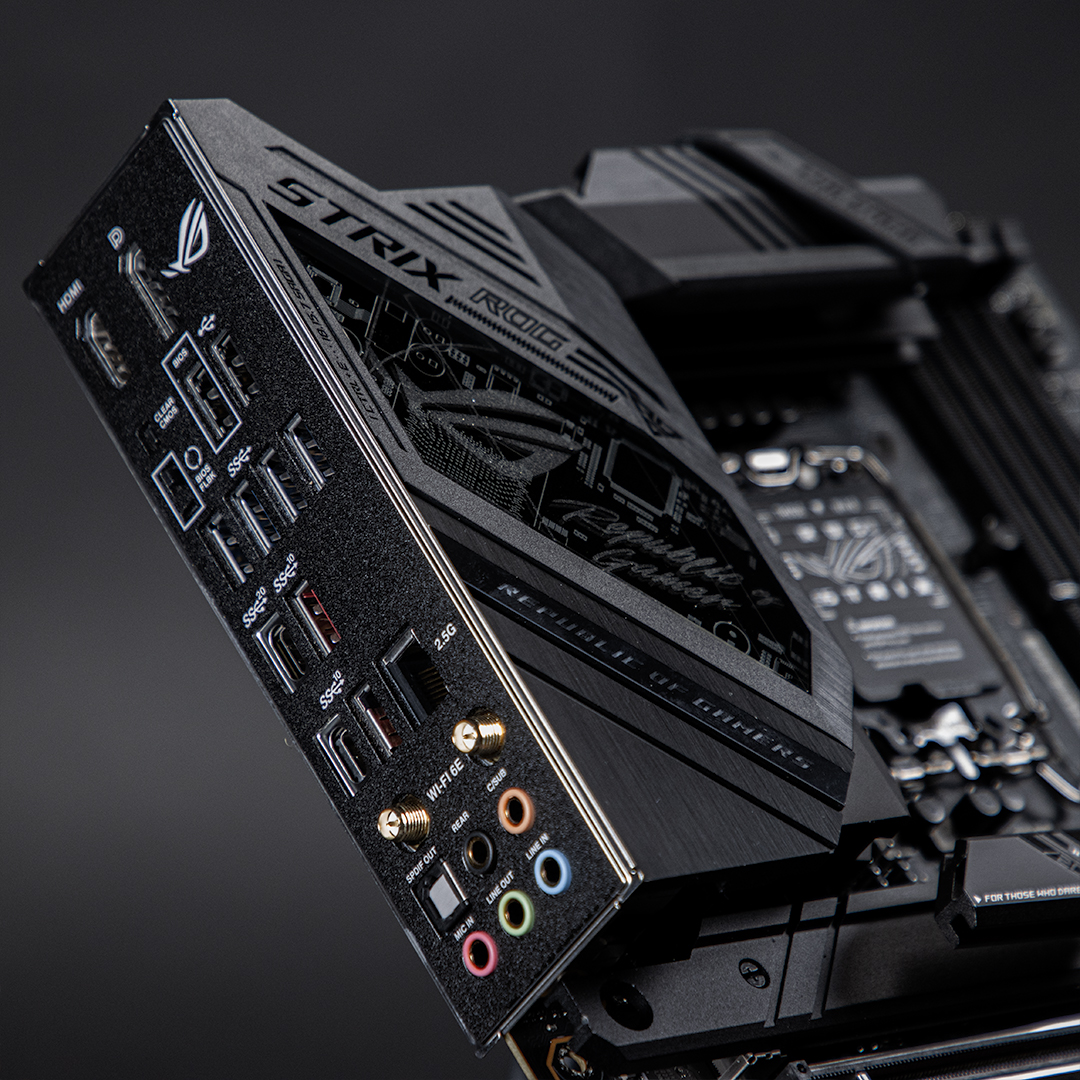 Het moederbord fungeert als het zenuwstelsel van je game PC en bevat meters aan signaalpaden die al je componenten met elkaar verbinden. De ASUS ROG Strix Z790-H vormt de stabiele basis van alle Redux Andromeda systemen.

#gamingmotherboard #asusmotherboard #asusrog