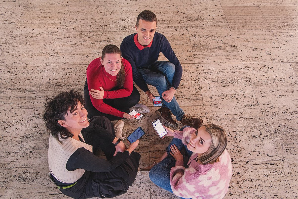 unicomplutense's tweet photo. Los estudiantes complutenses YA PUEDEN activar su Tarjeta Europea de Estudiante 🧑🎓👩🎓
Y con ella, poder acceder a servicios e instalaciones en otras universidades e instituciones #europeas (cientos en 36 países dadas de alta hasta el momento).
🪪 La #EuropeanStudentCard es una iniciativa de la Comisión Europea para facilitar la #movilidadinternacional y simplificar los trámites que esta conlleva.
✨Solo en #LaComplutense cerca de 1.800 estudiantes viajan cada año a otros países para realizar una estancia de movilidad #Erasmus.
✨
Infórmate: https://t.co/IwivABfUmd
#ErasmusSinPapeles