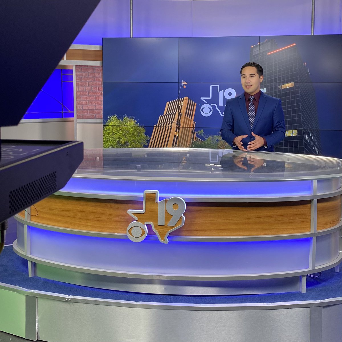 jmarttv's tweet photo. A year ago this weekend I made my anchor debut on @kytxcbs19 before officially becoming the wekend anchor later that summer! Blessed at the opportunities I’ve had in my year and a half here. Looking forward to another year and a half in East Texas! #PuttingEastTexasFirst https://t.co/xXmsjkJo4o
