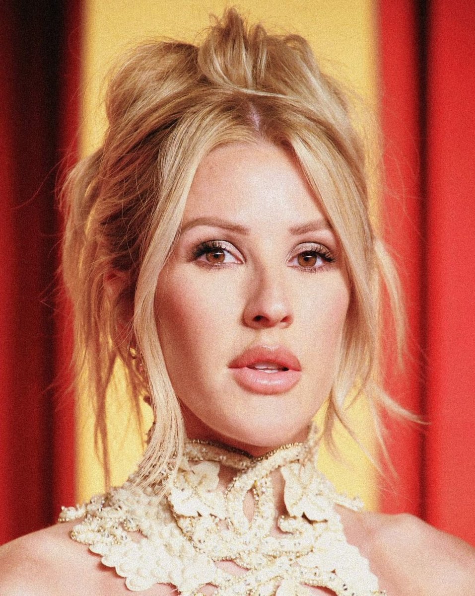 tapmusic's tweet image. 🤩 @elliegoulding looks incredible attending the @VanityFair Oscar Party, hosted by Radhika Jones 🤍🔥🌹