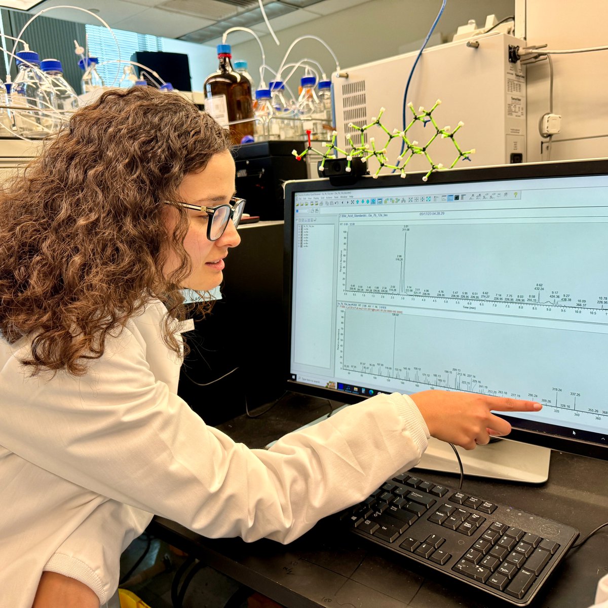 UC San Diego Skaggs School of Pharmacy (@ucsdpharmacy) on Twitter photo A “molecular Rosetta stone” that helps decipher how our #microbiome talks to our body has been revealed in a new <a href="/CellPressNews/">Cell Press</a> study by our own Pieter Dorrestein (<a href="/Pdorrestein1/">Pieter Dorrestein</a>), Ipsita Mohanty, Helena Mannochio-Russo and Lee Hagey.
Press release➡️ bit.ly/3V9bEvP A “molecular Rosetta stone” that helps decipher how our #microbiome talks to our body has been revealed in a new <a href="/CellPressNews/">Cell Press</a> study by our own Pieter Dorrestein (<a href="/Pdorrestein1/">Pieter Dorrestein</a>), Ipsita Mohanty, Helena Mannochio-Russo and Lee Hagey.
Press release➡️ bit.ly/3V9bEvP