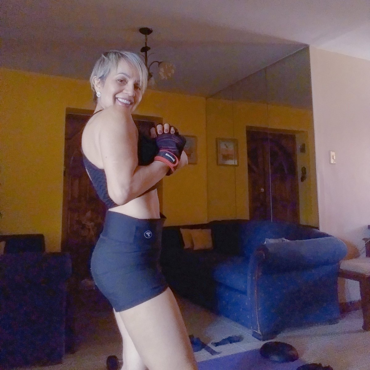 Buenos días mi Venezuela hermosa, amigos del 🌎😉

Feliz inicio de semana! 

La motivación para vivir
      hace que los día
      sean preciosos...
             Ojalá que
        en esta semana
              que inicia
    te sobren motivos!  🙏

📸