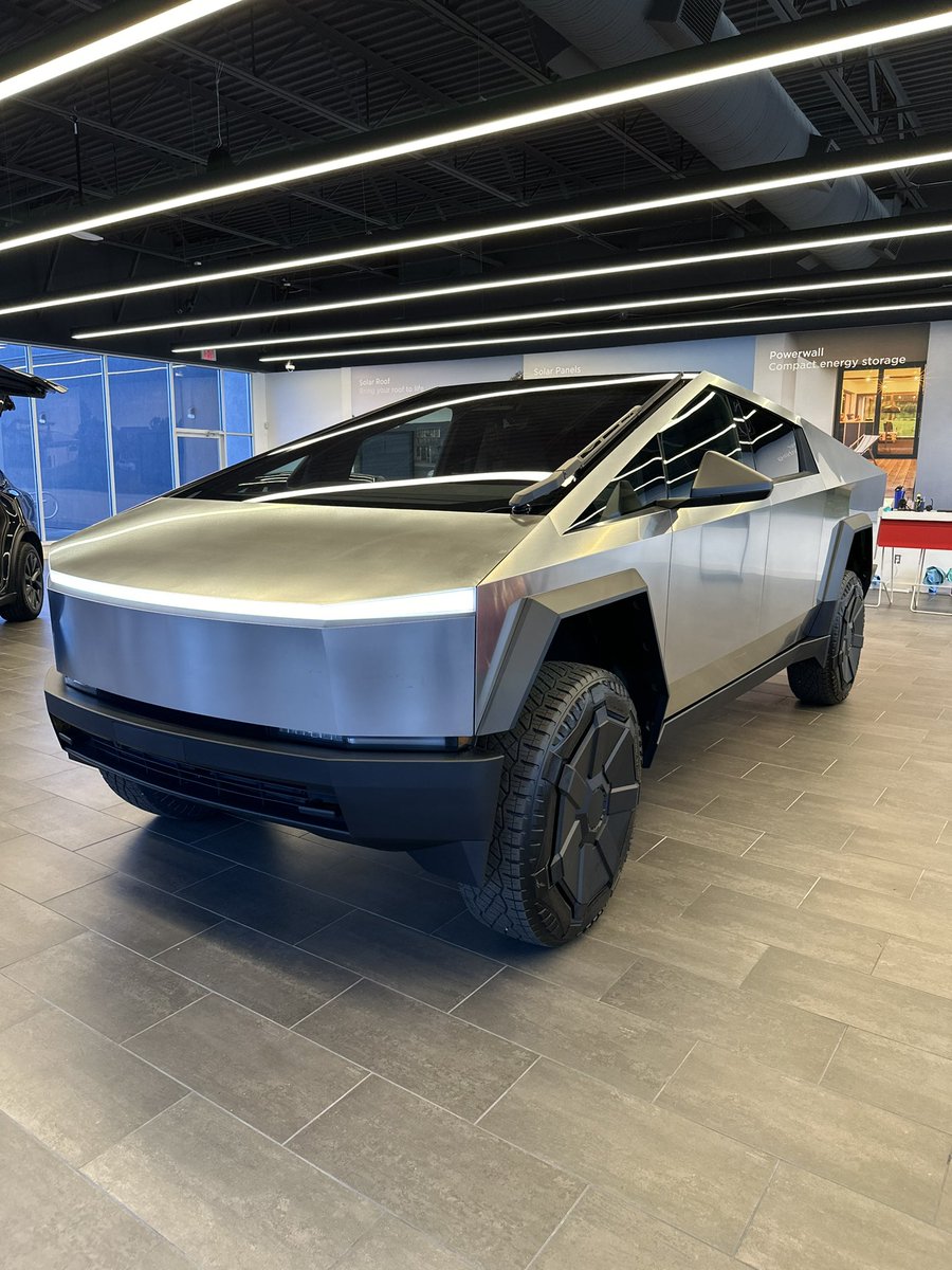 📐📐📐

Cybertruck delivery happens in ~1 hour! 

The roadtrip will be live-streamed by <a href="/Maldivawow/">Maldiva</a>!

📐📐📐