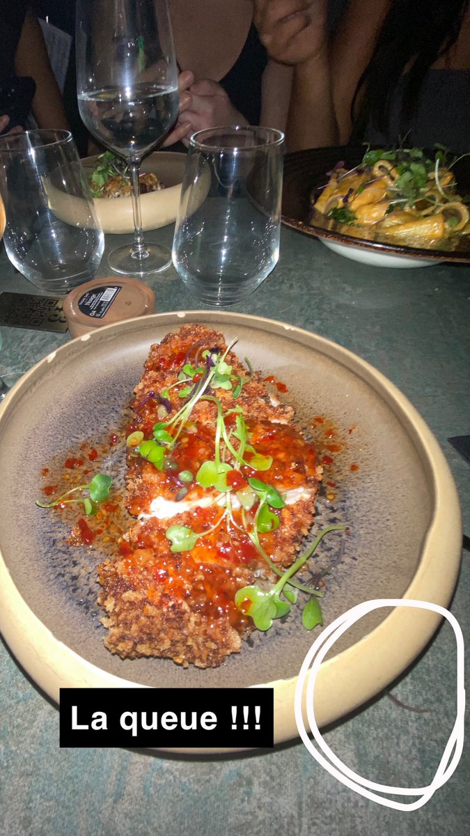 candouce95's tweet image. On mangeait littéralement dans le noir donc, sans cette vidéo je n’aurais jamais su qu’il y’avait une souris convié sur notre table la veille. 

Malgré les relances en vain auprès du restaurant, je vois le manque d’intérêt pour  la clientèle.