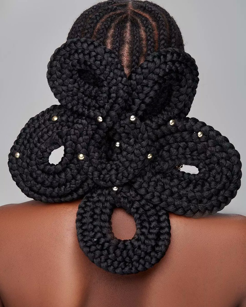 itsthestylehive's tweet photo. The Art Of Braiding.
Featuring 2 #BraidArts by @afrokremaofficiel.

Artistic Direction - @mikelange_u and @luctdiez
Photography - @themoment_237

Thoughts?

#TheStyleHive
#HairFashion
#BraidsStyle
#BraidsArt https://t.co/edXffJLl50