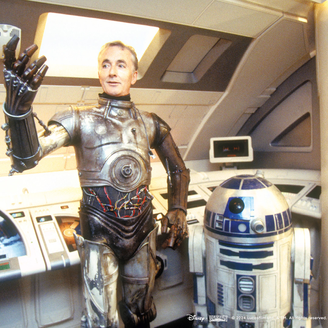 #ThrowbackThursday Anthony Daniels rehearses a scene aboard Senator Amidala’s yacht for Star Wars: Attack of the Clones (2002).