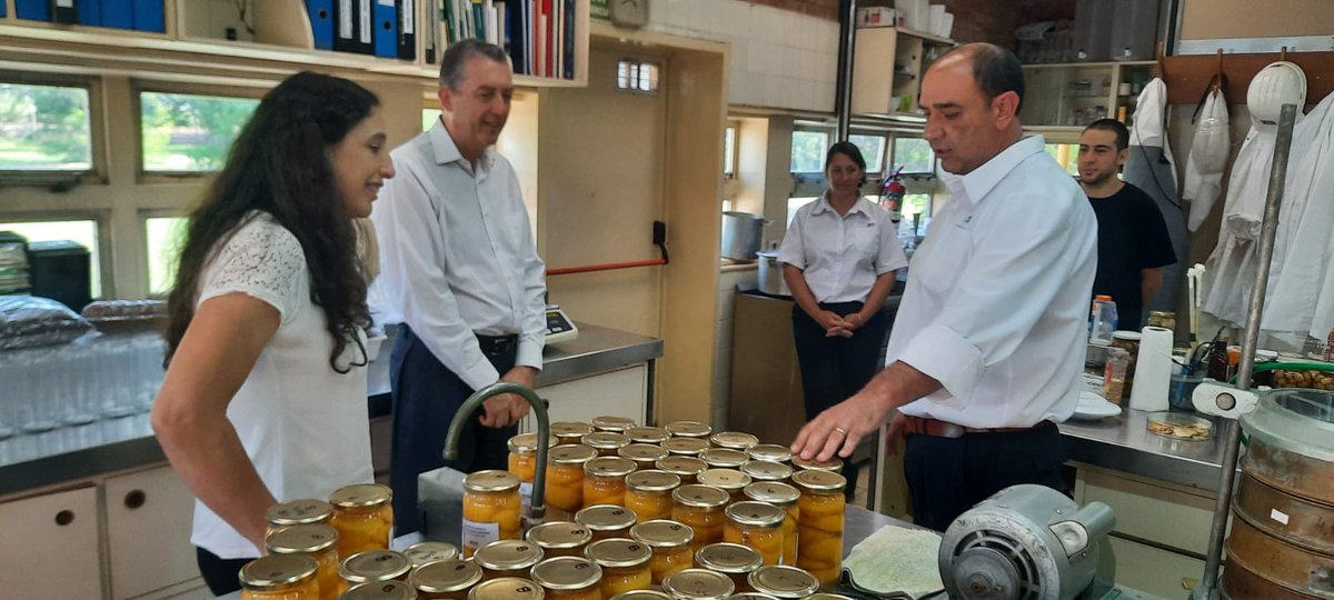 INTIargentina's tweet photo. El presidente de nuestra institución, Daniel Afione, recorrió la sede del organismo en Mendoza para interiorizarse sobre los servicios en Energías Renovables, tecnologías de Gestión, Industria 4.0 y laboratorios de alimentos y bebidas. #INTIFederal https://t.co/c7fo08uUiI