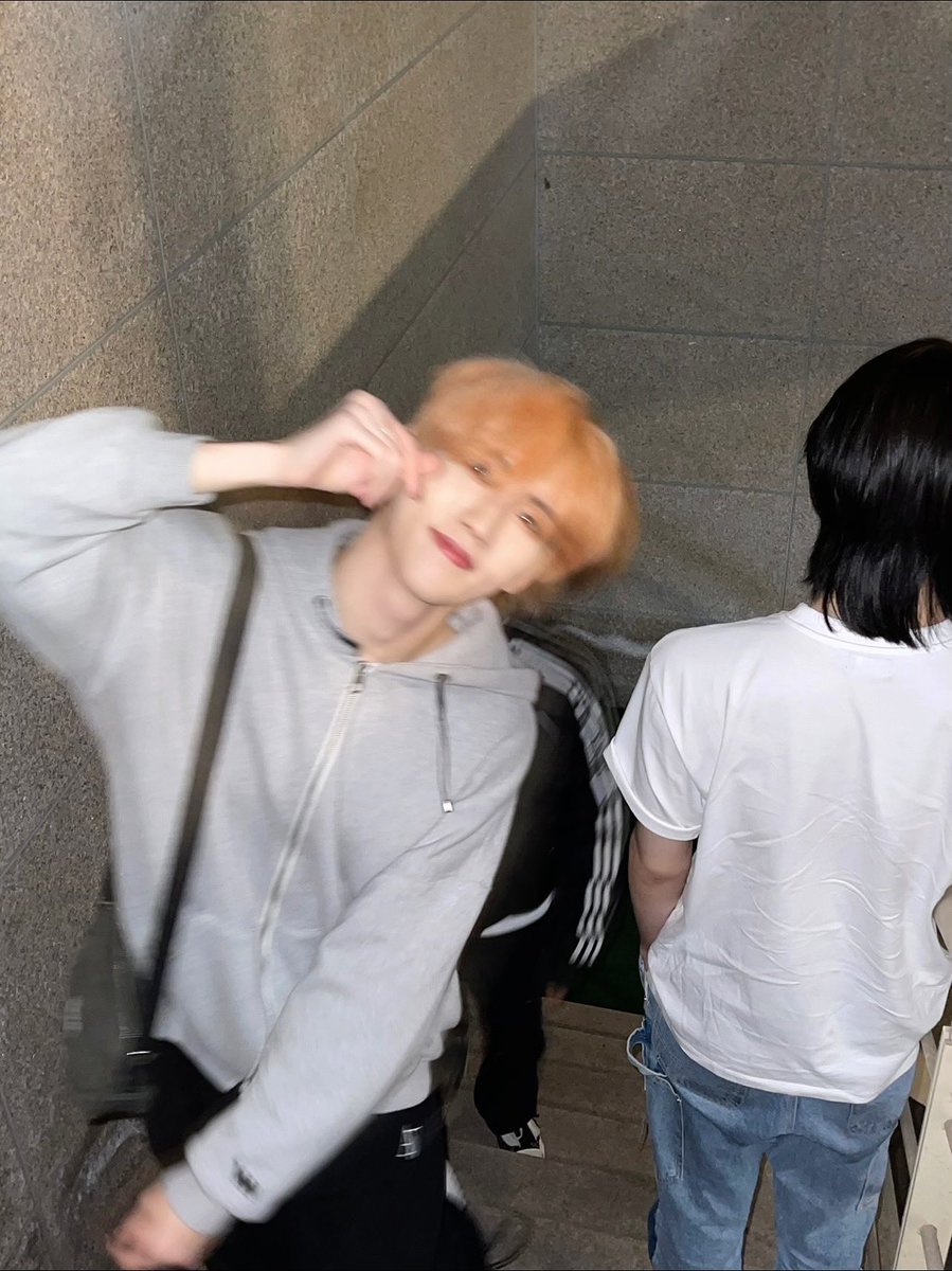 [#뮤]

최고 막둥이 예왕아🫶🏻 생일 축하해💗 오늘은 너가 성인이 되고 맞이하는 첫번째 생일인 만큼 오늘 하루는 그 누구보다 행복하면 좋겠어🎉 항상 노력하고 성장하기위해 새로운 도전 하는거 진짜 멋있어😍 어른스러운 예왕아 걱정하지말고 힘든거 있으면 말하고 늘 옆에 우리가 있잖아😽 오늘은