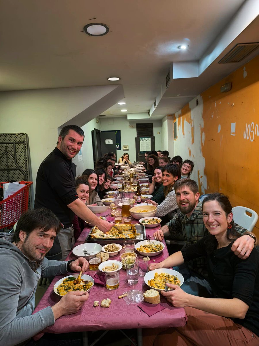 Plazer bat beste urte batez Kirrulin bertso afaria egitea😊

Motorrak berotu ditugu jada, Korrikari harrera egiteko prest gaude
🏃🏃‍♀🏃🏃‍♀🏃🏃‍♀

Martxoaren 21ean ikusiko dugu elkar!