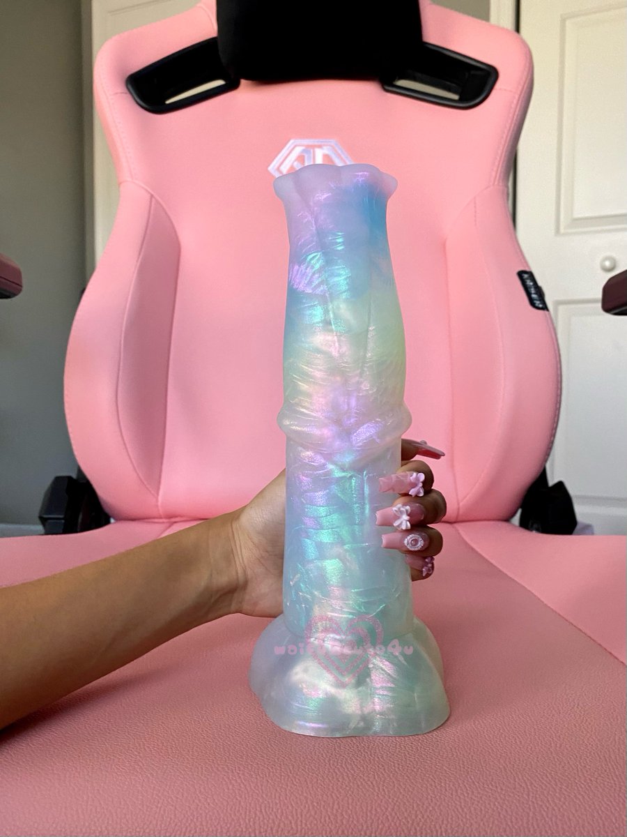 unicorn dildo thicker than my arm🦄 leave a comment if u want me to take it to the base🫣