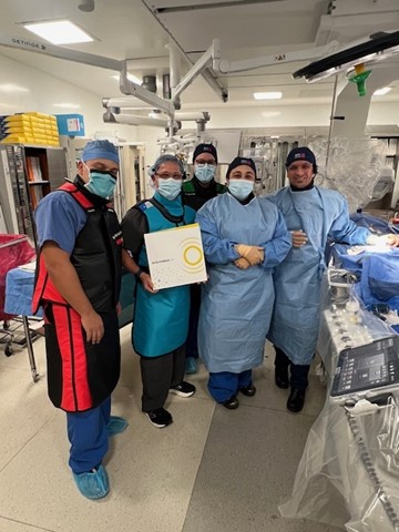 What a great case to start the commercial launch of #ShockwaveIVL in Puerto Rico! Dr. Richard Santiago of Bayamon Medical Center treated a 74 y/o male. Angio revealed TIMI 2 flow &amp; tight stenosis in the LAD &amp; Diag. After an NC balloon ruptured at 20 atm, Dr. Santiago imaged with